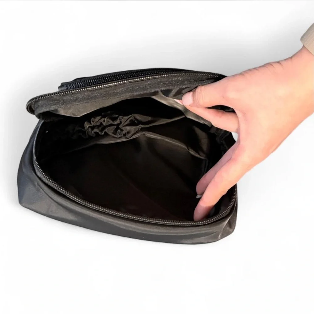 DSW NWT Black Unisex Women’s Men’s‎ Sling Bag